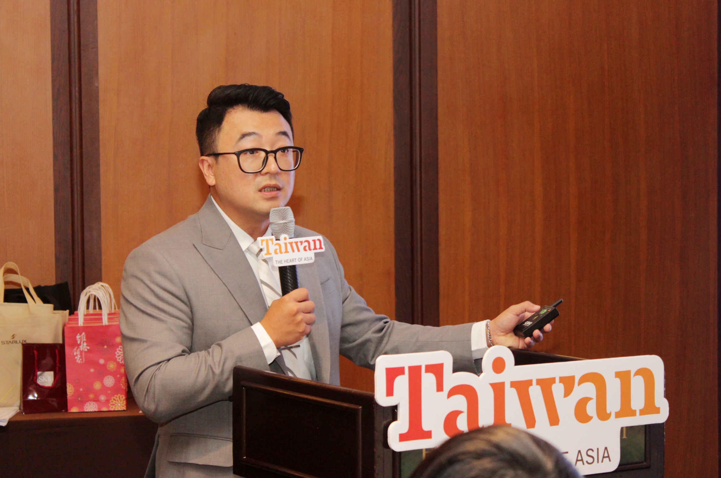 Ông Chu Hân Nghị giới thiệu thông tin mới nhất về du lịch Đài Loan (Trung Quốc)